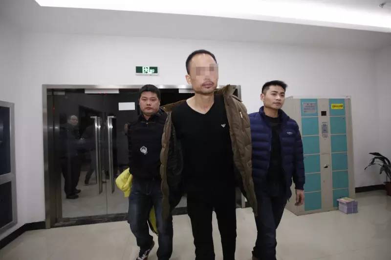 浙江萧山瓜沥持枪抢劫老凤祥金店案告破