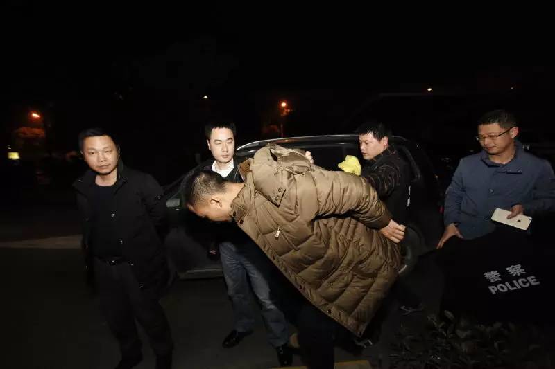 浙江萧山瓜沥持枪抢劫老凤祥金店案告破