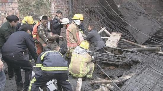 温州在建垃圾转运站局部塌陷 5名被困工人顺利