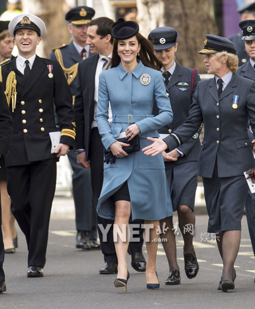 凯特王妃优雅到访英国皇家海军学校 传或怀第三胎
