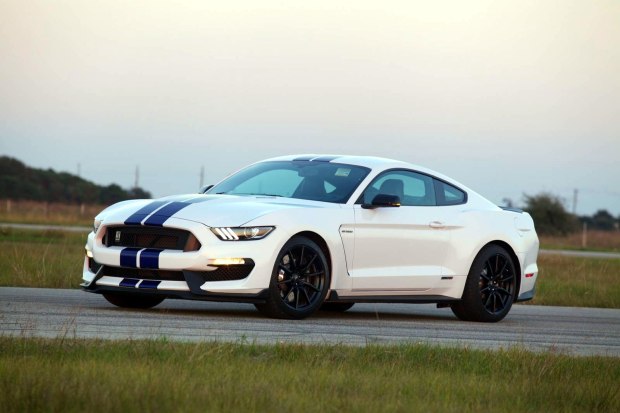 Hennessey改装工厂为野马Shelby GT350车型改装了高流量的进气系统及不锈钢排气系统,配合HEP发动机管理管控程序一起工作,另外Hennessey改装厂将这台5.2升V8发动机改成了双机油滤芯器的结构。通过马力机测试动力参数为575马力,相比原厂提升了49马力,扭矩则高达693牛米。