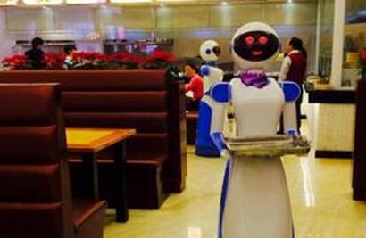 广州餐厅机器人服务员被炒鱿鱼 店主：效率太低还经常出事故