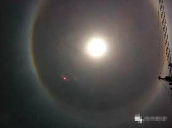 上海现UFO 专家称光圈是日晕亮点或是飞行器(图)