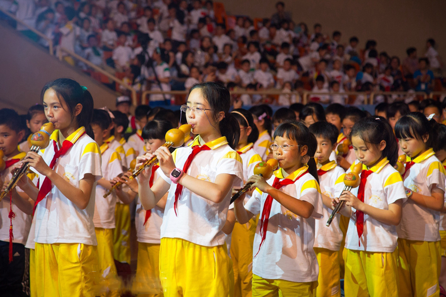 "中国风"混搭"国际范" 杭州小学生秀才艺迎六一