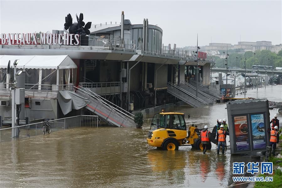 法国中北部遭洪水侵袭