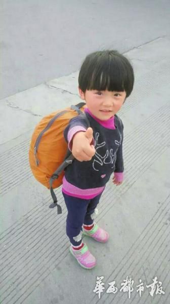 “中国最小背包客”——四岁女孩雯雯。