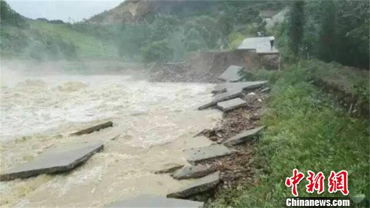 湖北黄冈多地遭强降雨袭击1人死亡12人失踪