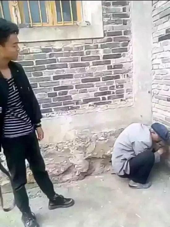 英男子打死老人图片