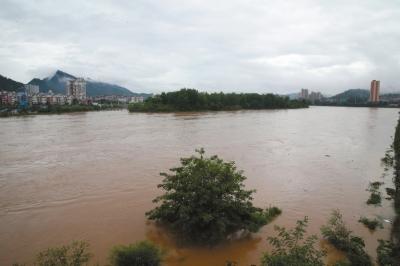 全国近百河流发生超警洪水 长江水倒灌鄱阳湖