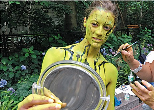 纽约举行人体彩绘日活动 近百名模特身体当画布