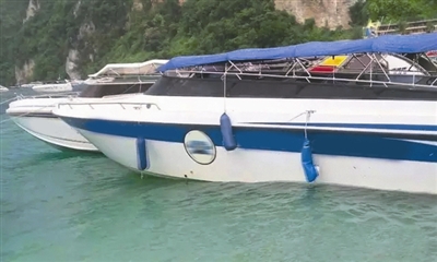 据泰国媒体报道，7日一中国小伙在泰国皮皮岛出海游玩时，遭船桨夺命，图为事发海域 图据泰国星暹日报