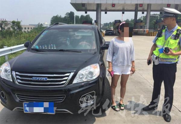 南京一幼儿园老师无证驾驶被查，威胁嫁给民警“赖上一辈子”