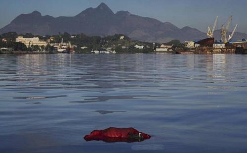 巴西奥运会场地出现浮尸 安全堪忧