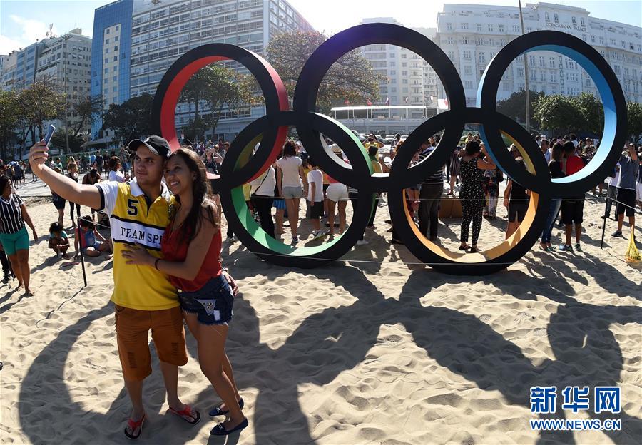 奥运五环成为里约海滩热门景观（高清组图）【4】