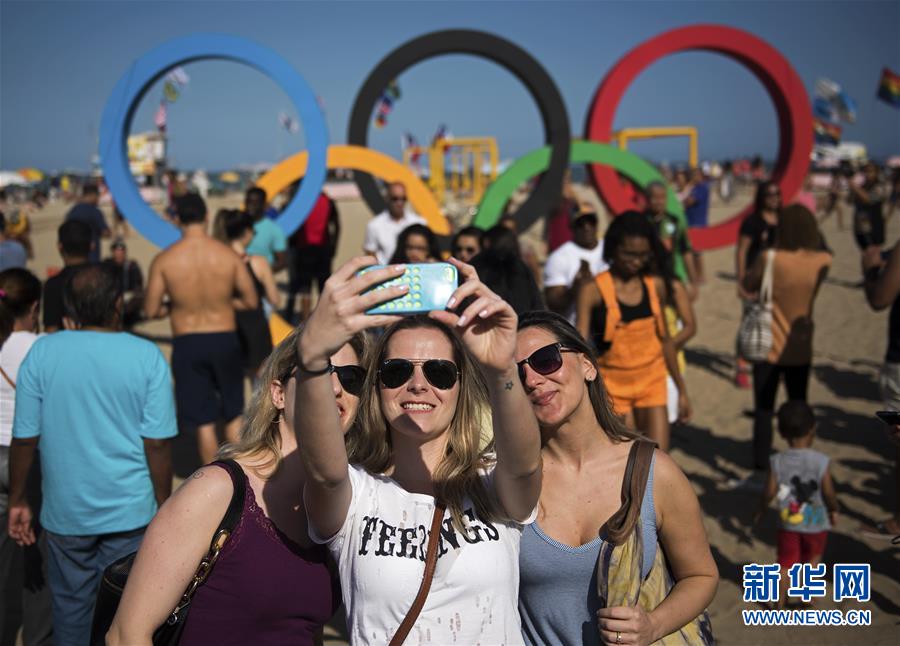 奥运五环成为里约海滩热门景观（高清组图）