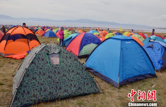 2016中国国际露营大会（新疆站）：逾5千人高山湖畔安营
