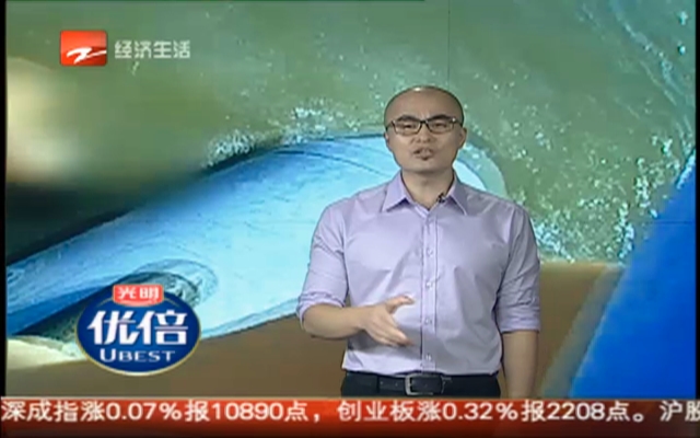 长江救援：轻生小伙江中漂流数公里  南京水警及时施救
