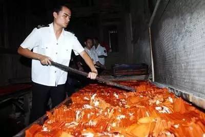 为了给辣条正名,卫龙的生产却是这样的