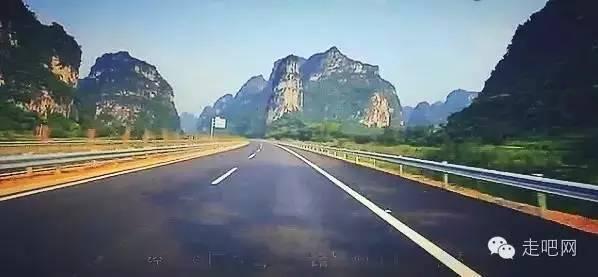 央视说它是：中国边关醉美高速公路！你敢说不美吗？