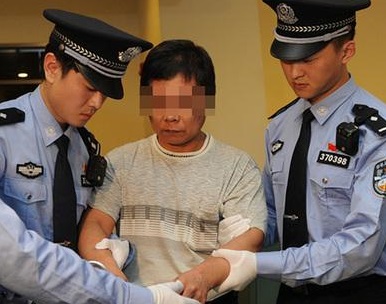 案值2000万 厦门香烟走私犯外逃14年被遣返