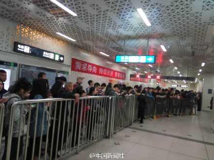 北京地铁6号线故障 金台路站乘客排长龙(图)