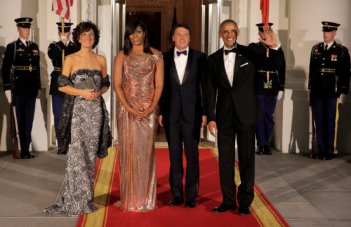 奥巴马夫妇欢迎到访美国的意大利总理夫妇。（图片来源：路透社）