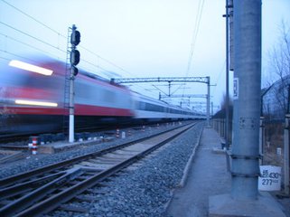 多趟列车因台风海马停运 铁路部门提醒旅客退