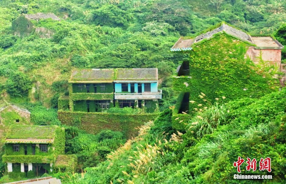 浙江嵊山地处舟山群岛东北部,是中国最东边的住人岛屿.