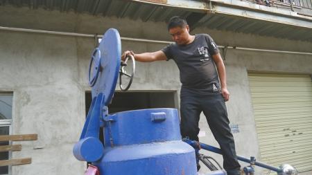 下岗职工制造无人遥控潜艇：发明需要一定的狂热