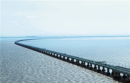 杭州湾跨海大桥：通车流量突破一亿辆