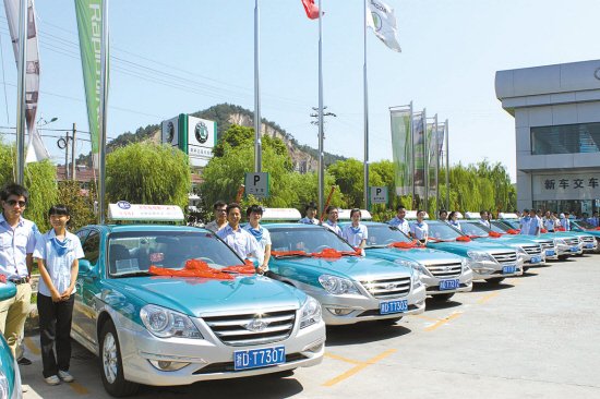 上虞一市民拉了支出租车消防队 遇火警险情能随叫随到