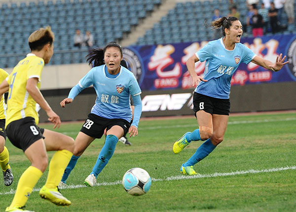 超8成女足队员月薪只有几千块 足协暂难设最