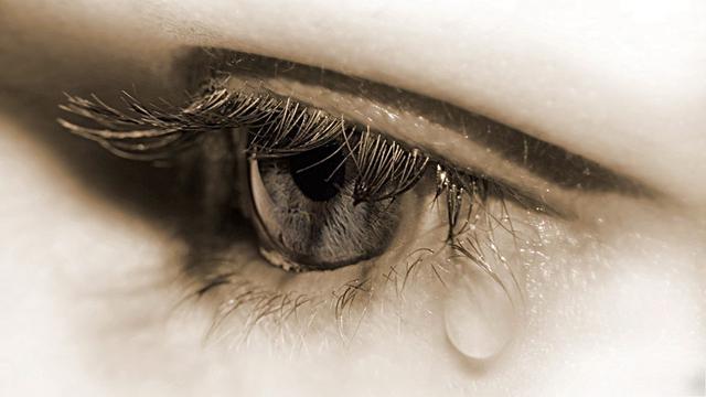 杭州一女子患慢性泪囊炎 双眼红肿不停流泪二十多年