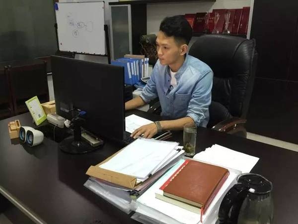 90后村主任巫逢洲:心不坚图片