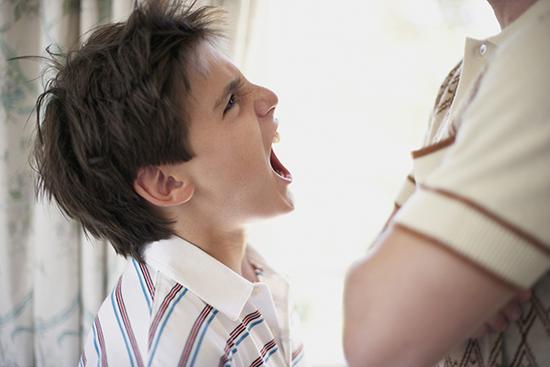 由单亲母亲带大的孩子比健全家庭的孩子患抑郁症的风险要高