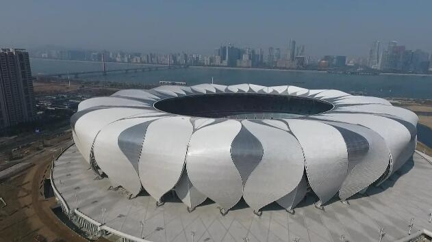 是2022年杭州亚运会的主场馆,因为外形像一朵盛开的莲花,又被称为莲花