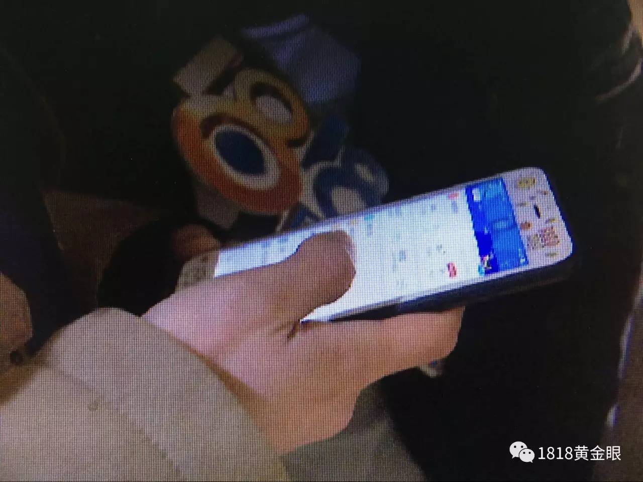 去哪儿网官方客服回应,接到小王的投诉后,网站方面和提供服务的第三方旅游公司进行了对接,对方表示不能赔偿,并且已经将这个结果告诉了小王。工作人员表示,至此,去哪儿网的工作职责已经完成,不会再有任何后续处理,也不会再帮忙联系第三方公司进行协商。简而言之一句话,木已成舟,什么都不管了。在记者协调下,官方客服方面回应,会向管理层反馈情况,看有没有协商的余地。小王表示,再等等。