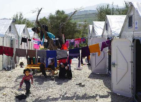 瑞典难民收容所发生火灾 导致近20人受伤_新蓝网