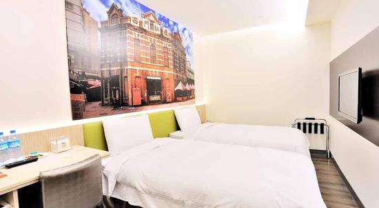 西悠飯店台北店 C U Hotel Taipei 356蜂评/31游记提及 经济型住宿 ¥80 酒店介绍:CU饭店在双连市场旁边,挨着宁夏夜市。装修风格是简约的北欧风,搭配可爱卡通元素,让人身心都放松下来酒店附近有捷运可以乘坐 坐标:垦丁 二手童话&牧场旅栈民宿 一座充满故事的城堡,充满奇幻与幽默。