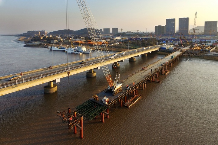 建成后,将有效缓解新城大桥通行压力,进一步提升舟山新城城区和长峙岛