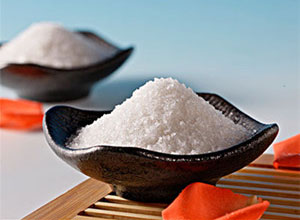 早起喝淡盐水专家称确实可以清热解毒