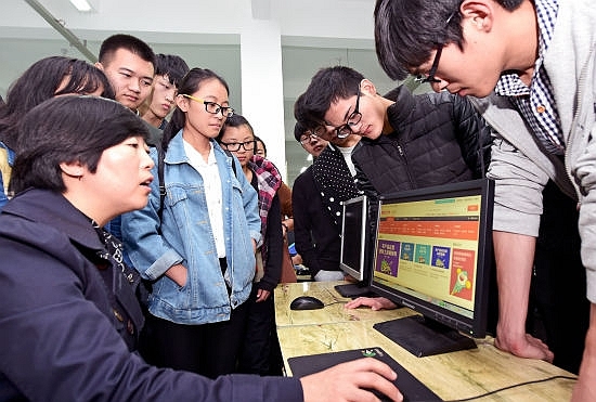 宁波一大学教学生当网红 听课得有直播账号