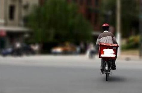 缺德!杭州一男子屡偷外卖 还偷走外卖小哥的电动车!