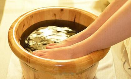 宝宝可以用艾叶泡脚吗 宝宝用艾草泡脚好不好