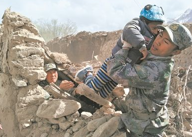 驻军和武警部队紧急驰援新疆塔什库尔干抗震救灾