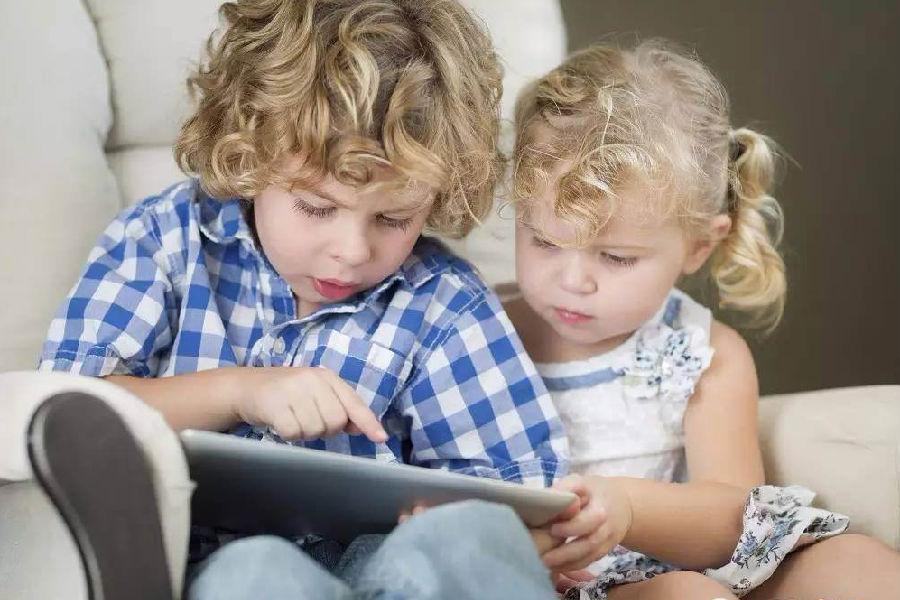 研究证明:婴幼儿玩手机或致语言功能发育迟缓