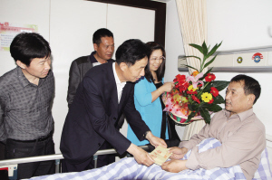 十七年如一日践行服务 他的故事缘何被搬上大