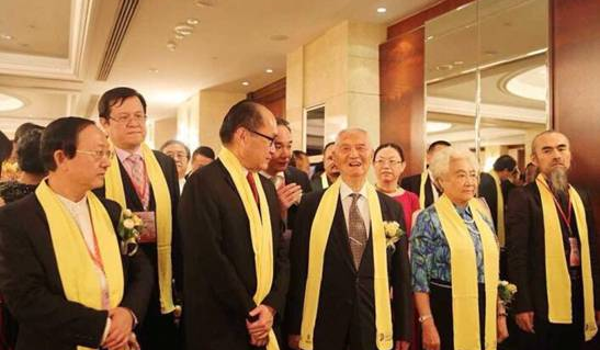 2019华人经济领袖奖_...获2011年度华人经济领袖奖(3)