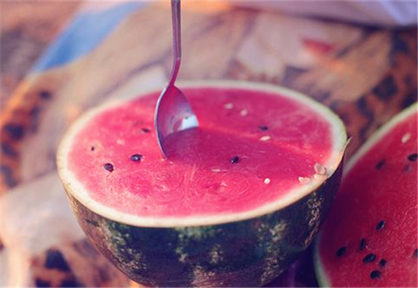 杭州夏令水果进入上市高峰 西瓜售价比去年贵