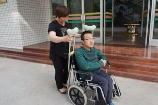 甘肃定西领导慰问残疾考生魏祥:将落实各项资